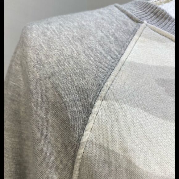 American Eagle Outfitters Camo Sweatshirt Size S - Picture 4 of 4